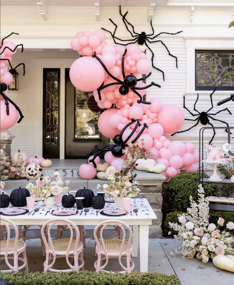 spooky spider balloon arch