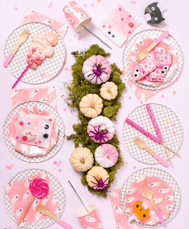cute and chic halloween tablescape
