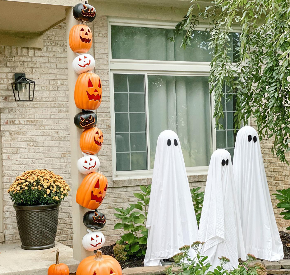 cute yard halloween decor