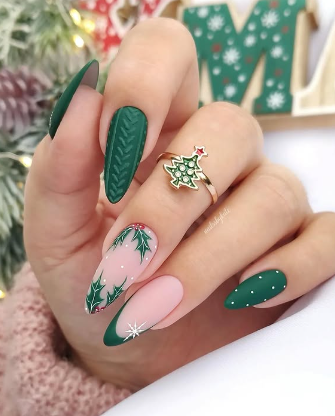 mistle toe nails