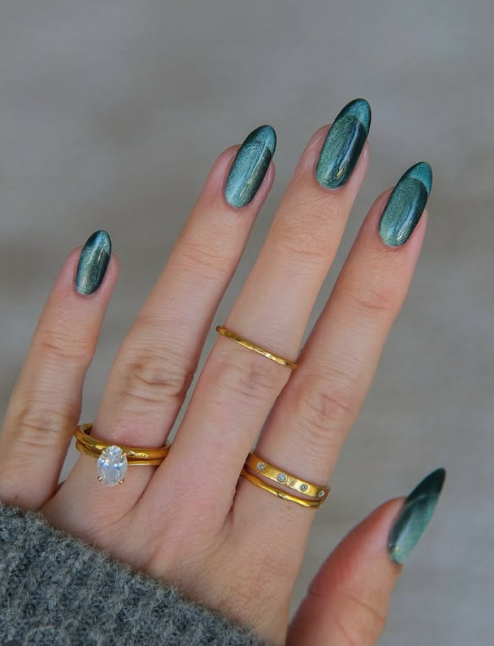 emerald green velvet nails